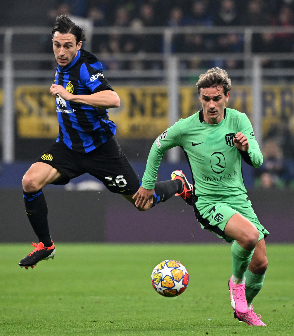 弗赖堡4-0大胜美因茨，奥斯特哈格、曼赞比建功（弗赖堡4比0完胜美因茨，奥斯特哈格、曼赞比相继破门）