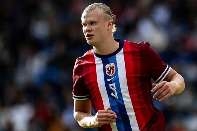 哥伦比亚小将奥罗斯科和曼联梯队训练，年满18岁后正式加盟（哥伦比亚新星奥罗斯科随曼联梯队合练，满18岁后正式签约加盟）