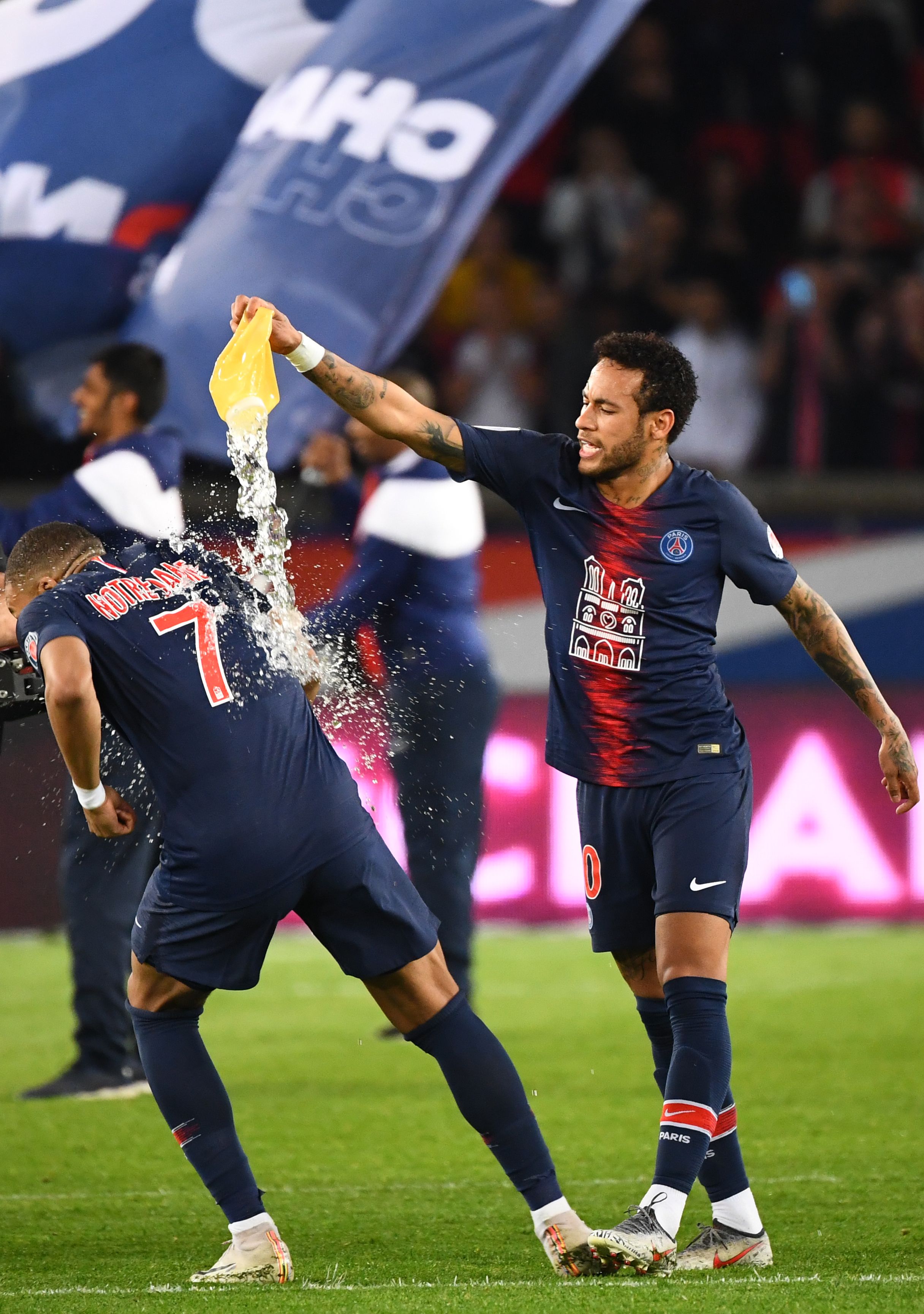 大卫路易斯：在切尔西我和孔蒂经常争吵，后来他曾邀我去那不勒斯（大卫路易斯：在切尔西常与孔蒂争执，随后他曾邀我赴那不勒斯）