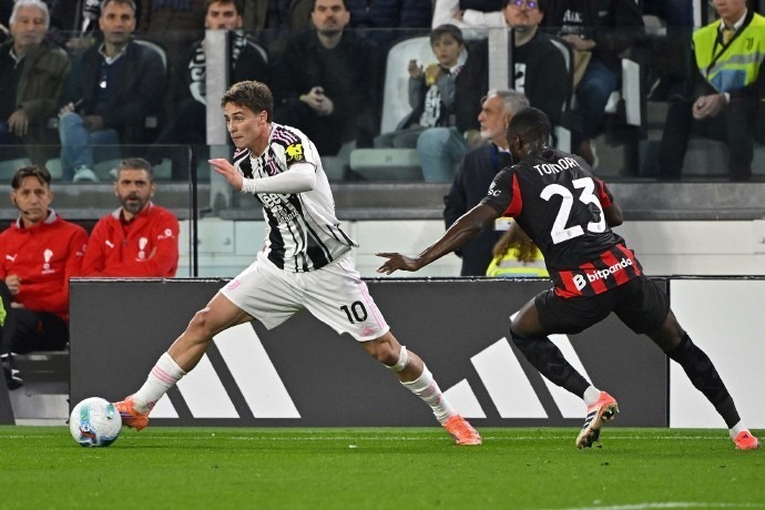 皇马已经没油了？ 四大新援全部搁浅，姆巴佩成为唯一希望!（皇马后劲不足？四大引援全部停滞，姆巴佩成唯一寄托）