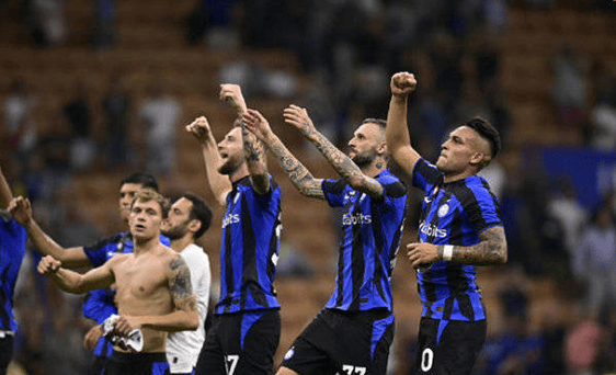 英超：曼联客场2-1战胜莱斯特城（英超：曼联客场2比1击败莱斯特城）