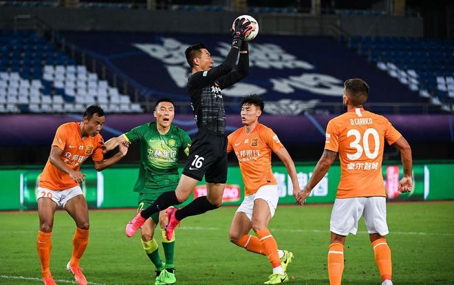 泰伦·卢谈18次失误：我们得保护好球权，不能失误让对手快攻（泰伦·卢谈18次失误：必须保护球权，别给对手快攻机会）