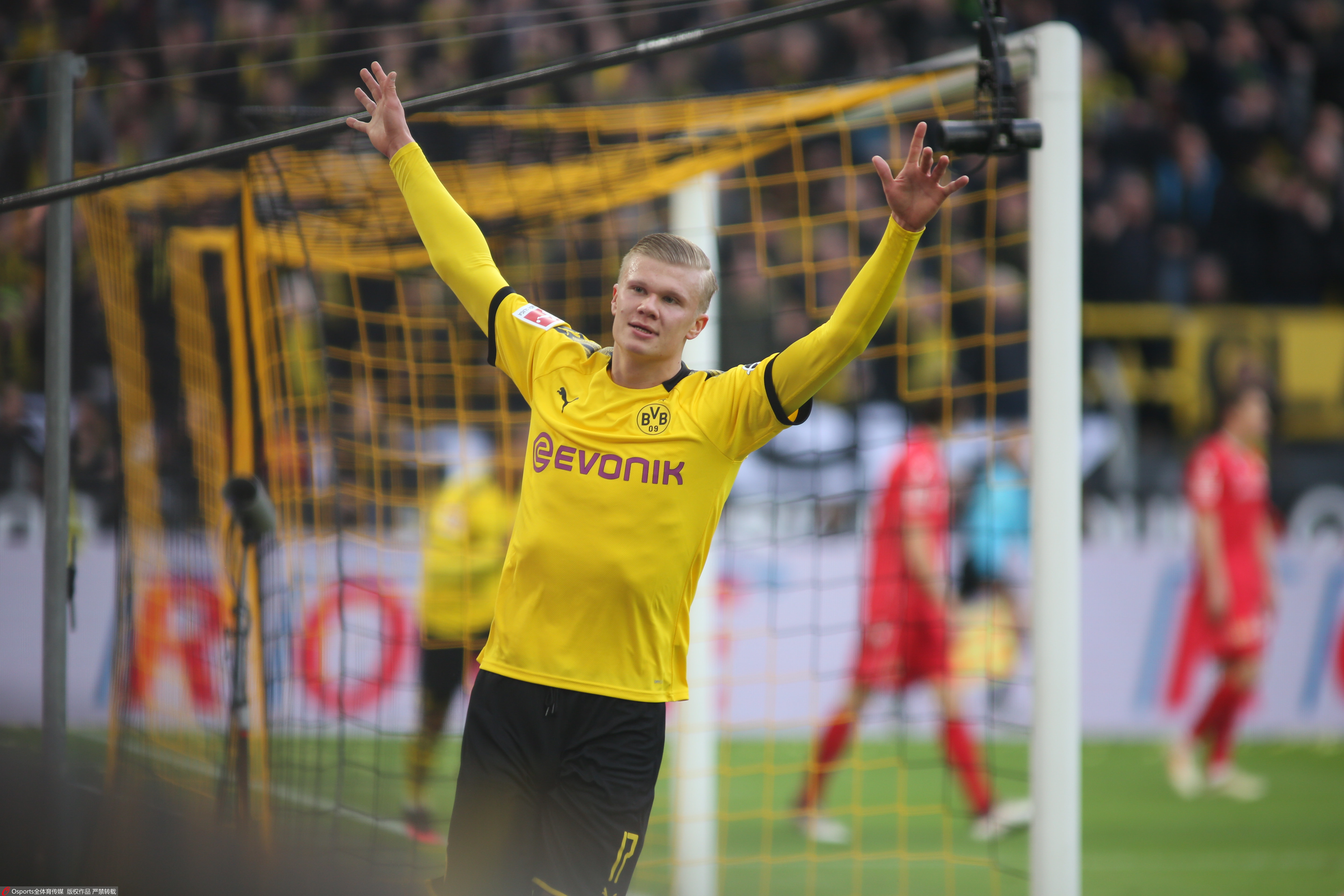 天空：抗议活动不断，苏超凯尔特人股东大会草草收场（Sky：抗议声不止，苏超凯尔特人股东大会匆忙收场）