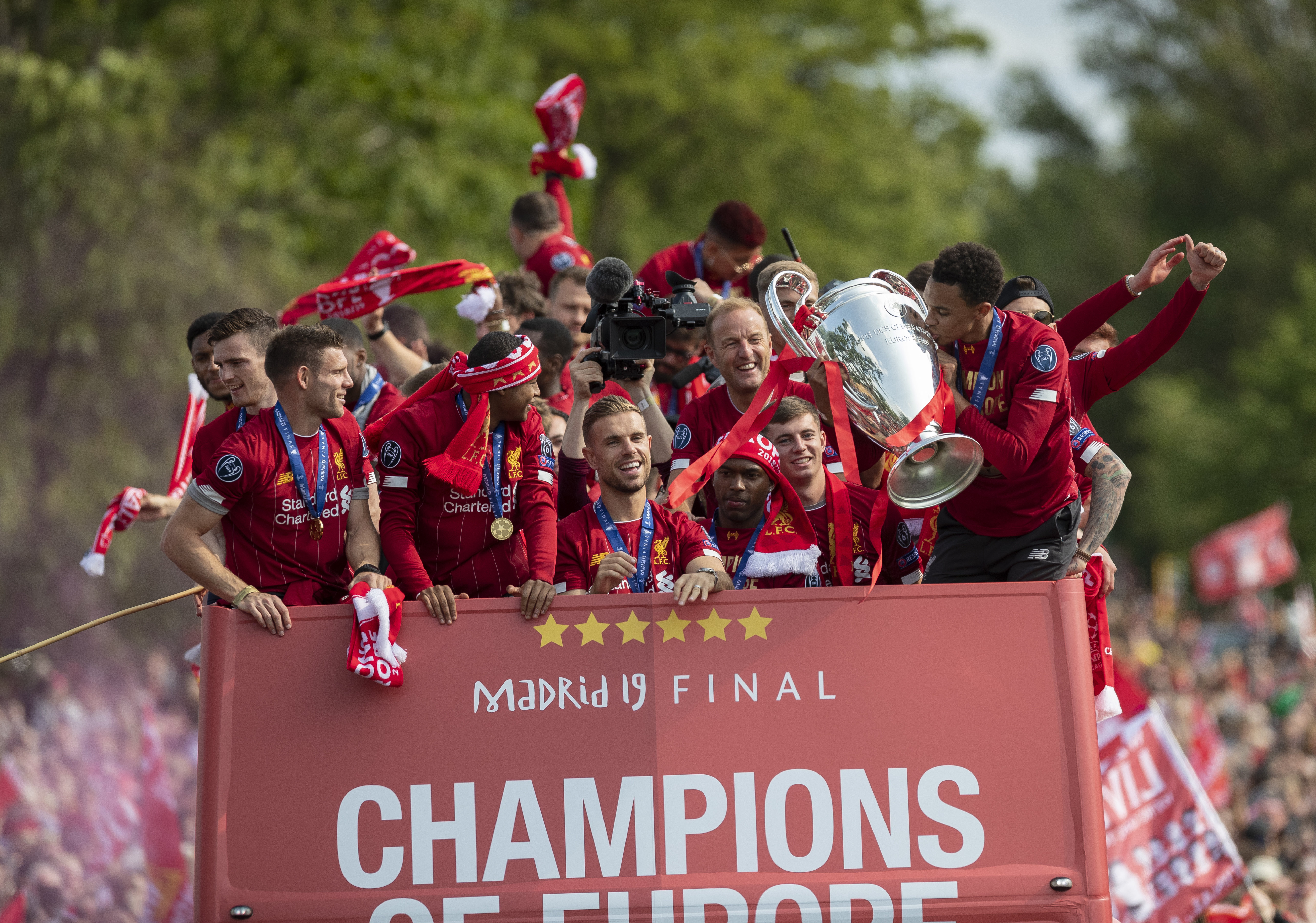 传奇归来！孙兴慜重回热刺！（王者归队：孙兴慜重返热刺）