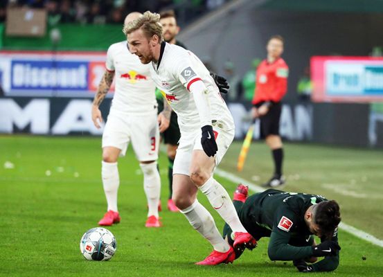 前意甲裁判谈DV9点球被吹：他和防守球员互有拉扯，都不犯规（前意甲裁判谈DV9争议点球：与后卫互相拉扯，均无犯规）