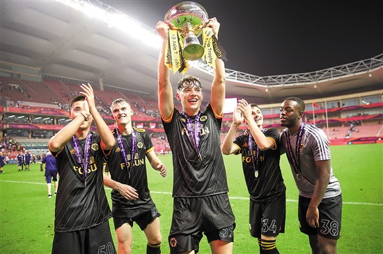 由于薪资微薄，意大利新闻工作者宣布在11月28日罢工（抗议低薪，意大利记者定于11月28日罢工）