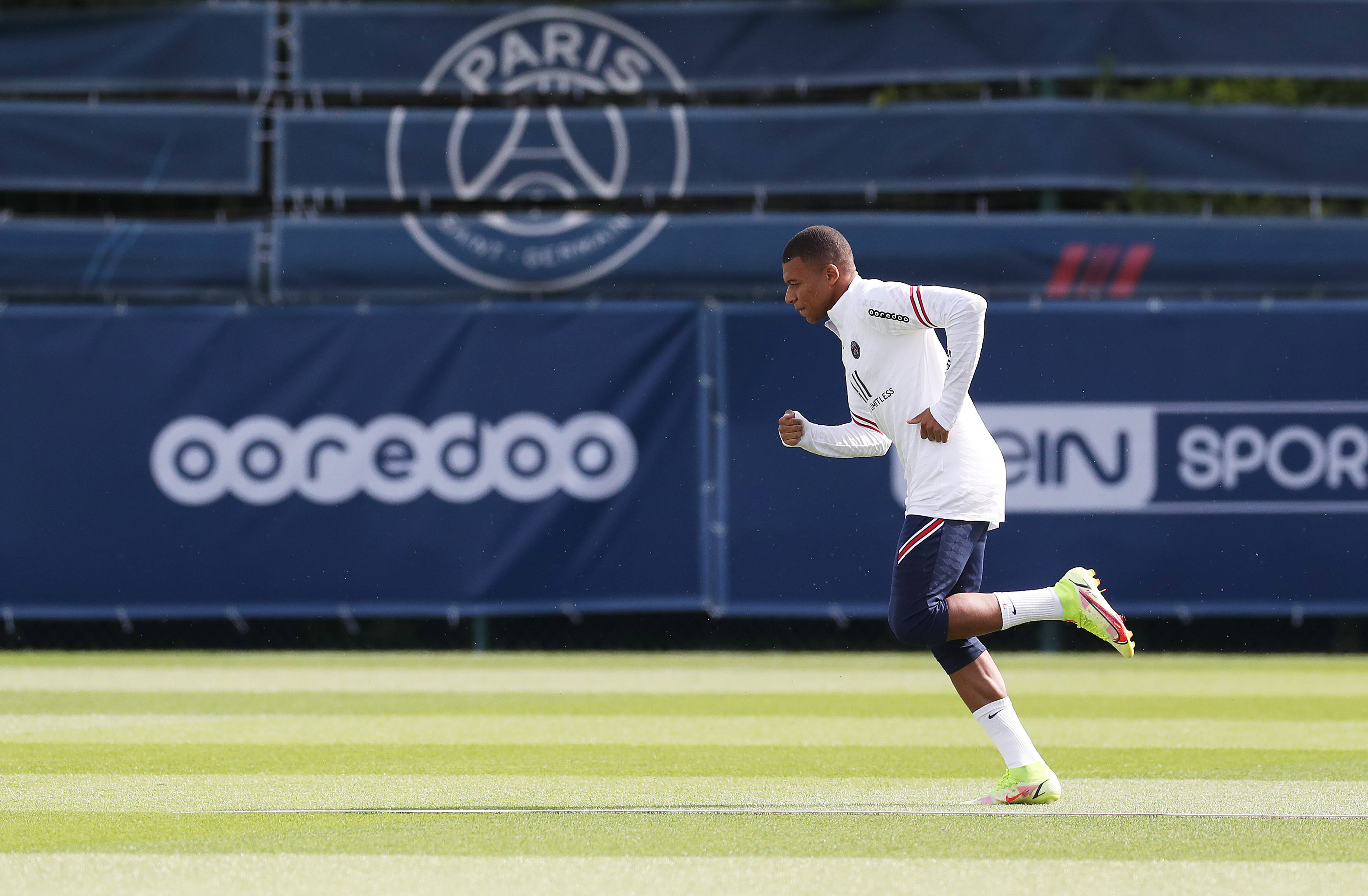 5-1变5-4！曼城险被富勒姆羞辱错失三分，瓜帅：吓得我头发都掉光了（5-1险成5-4！曼城险被富勒姆羞辱丢分，瓜帅打趣：吓得我头发都没了）