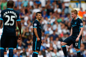 雄鹿猛攻内线拿下硬仗（雄鹿内线强攻，苦战告捷）