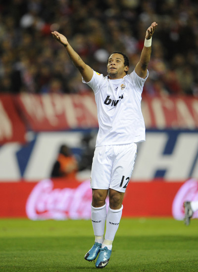 想让B费离队？跟队：曼联坚称已明确他是球队未来计划的核心（辟谣B费离队传闻：曼联重申他是未来建队核心）