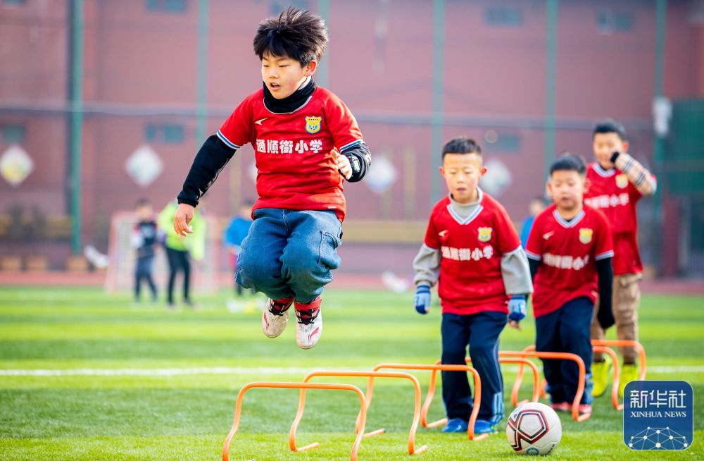 马德兴：米利西奇不敢热身U17女足，一年半不换血，足协当断则断（马德兴：米利西奇回避U17女足热身，18个月不调整人员，足协该断就断）