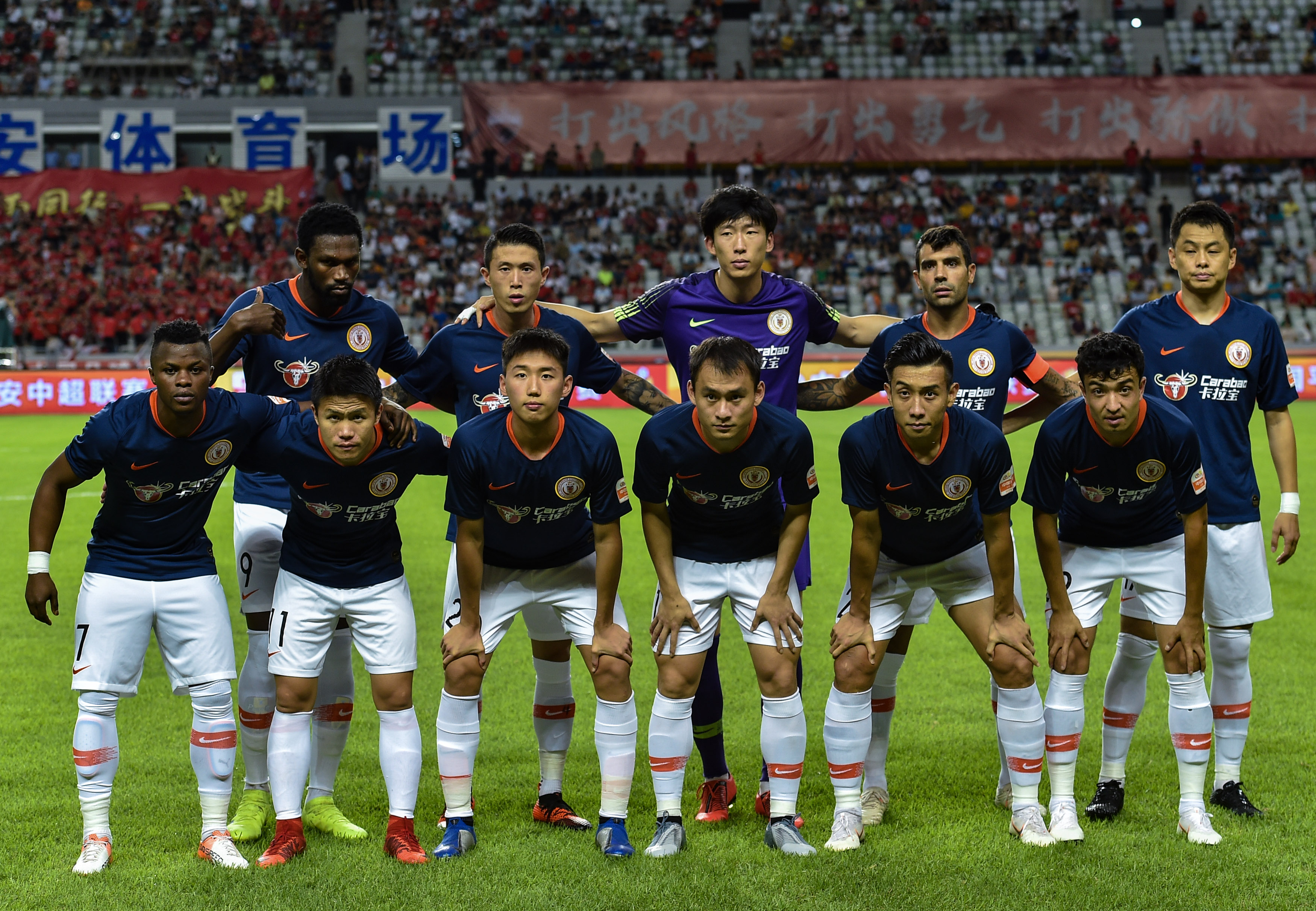 T1引援HLE上单与GEN下路，新赛季阵容引关注（T1补强：HLE上路与GEN下路加盟，新赛季阵容成焦点）