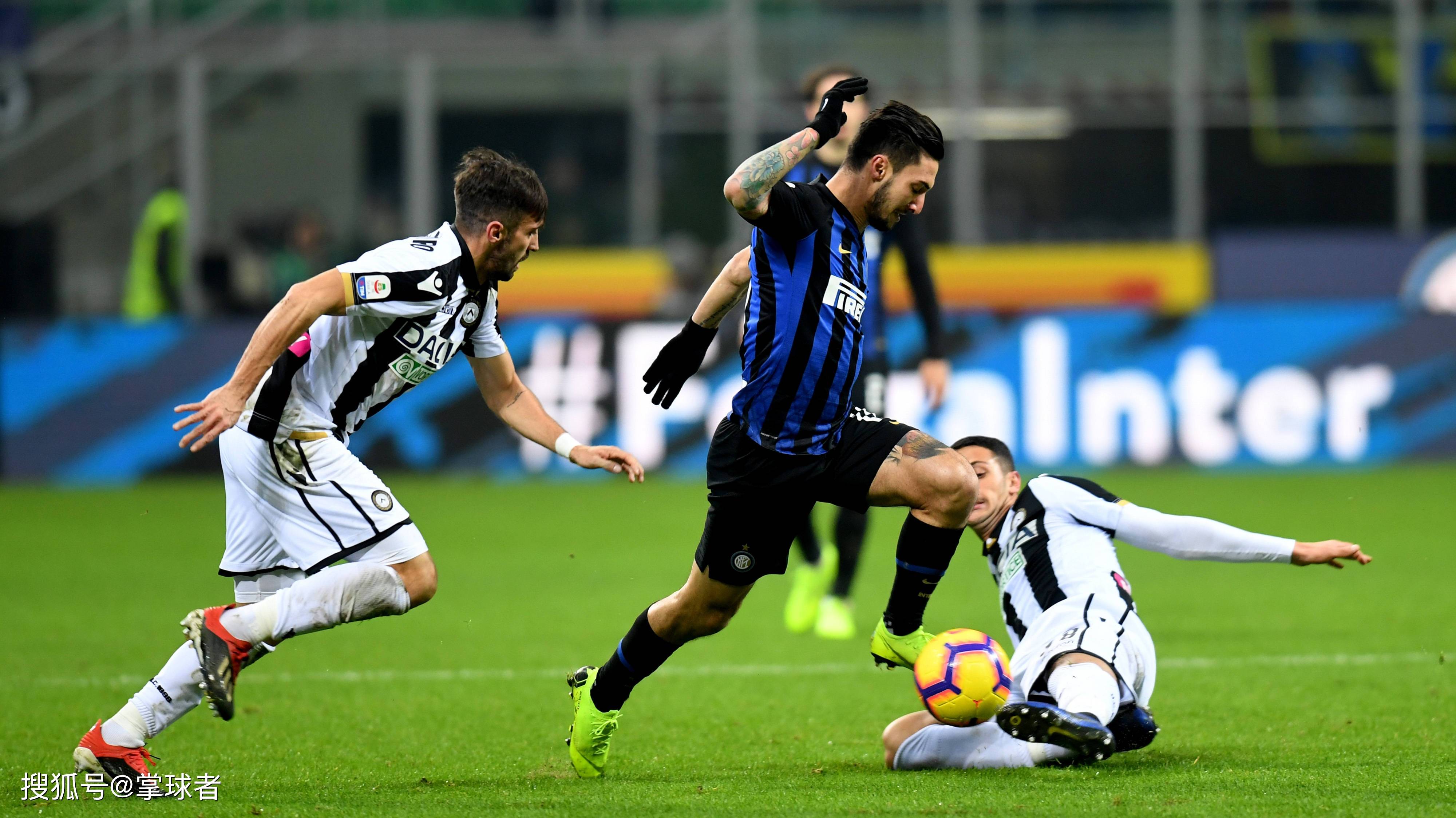 基恩：曼联球员接受采访像人机，我很高兴看到他们场上被拿捏（基恩炮轰曼联：球员受访如机器人，场上被对手拿捏让我很开心）