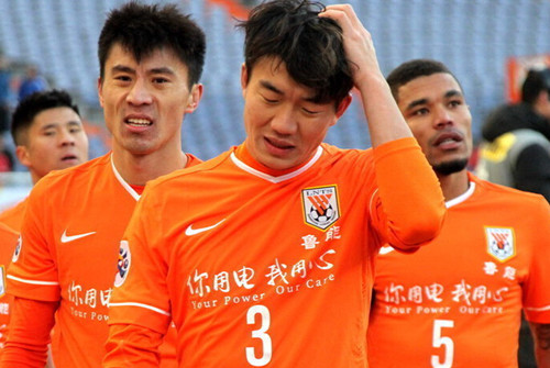 复盘米兰0-1被淘汰：射手隐身后场失准，没有魔笛红黑军团不会踢（米兰0-1出局复盘：锋线哑火、后防走样，缺少魔笛红黑军团无所适从）