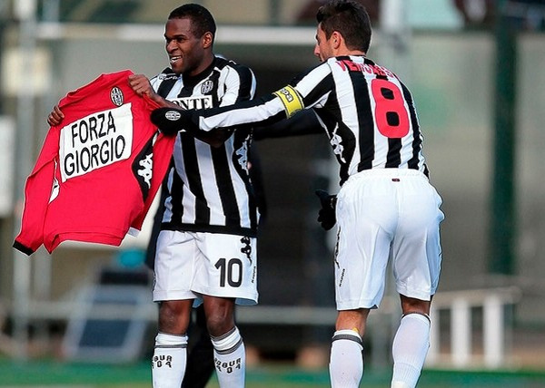 索尔斯克亚拿到了足球史上最漂亮的战术红牌！（索尔斯克亚上演足坛最经典的战术红牌）