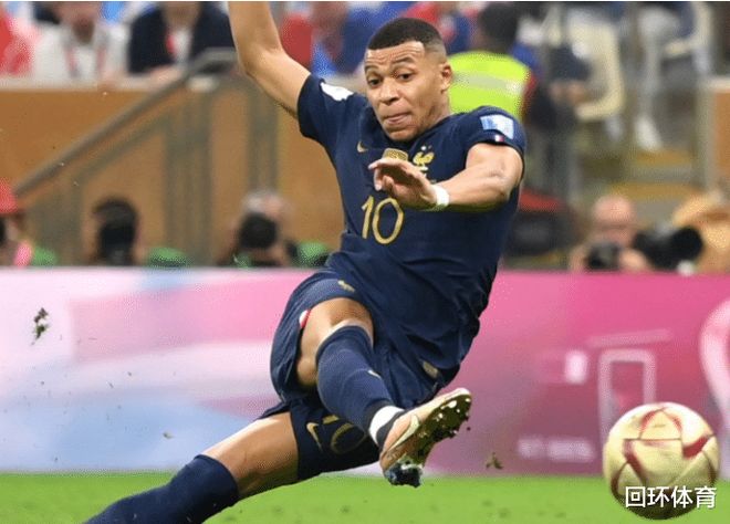 记者：丘库埃梅卡本人很想回到多特，但后者对其伤病史有顾虑（记者：丘库埃梅卡盼重返多特，多特担心其伤病史）