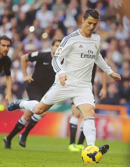 克拉克斯顿赛季第2次三双，本赛季唯二多次拿下三双的中锋（克拉克斯顿本季再拿三双，成为赛季仅两位多次三双的中锋之一）