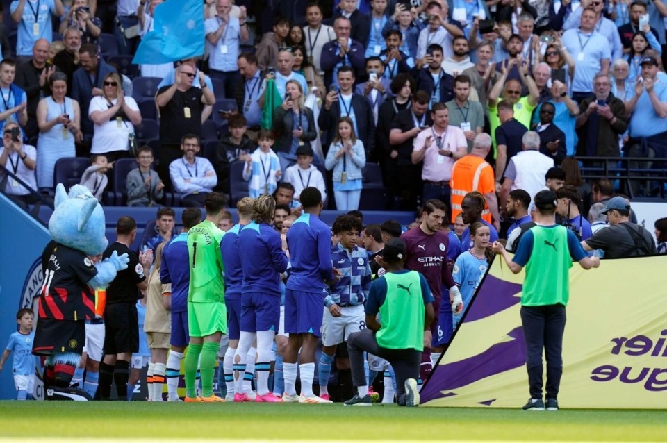 懂球帝12周年120大瞬间1／8决赛：重磅来袭，谁将通往八强？（懂球帝12周年120大瞬间1／8决赛打响：重磅对决，谁能挺进八强？）