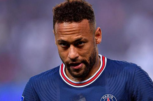 杜兰特关键中投命中，全场欢呼（杜兰特关键中距离一击命中，引爆全场）